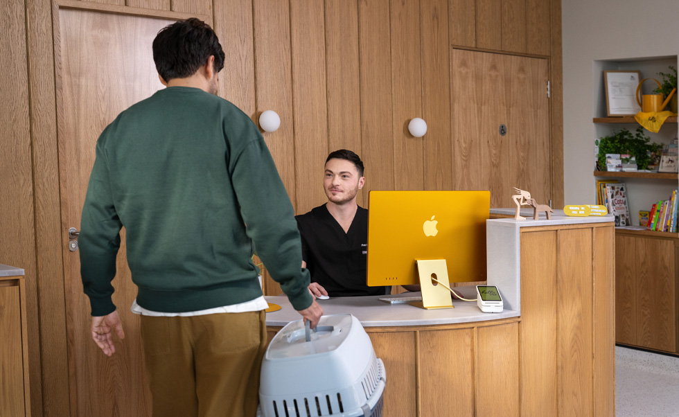 iMac 덕분에 환자 접수가 쉽고 정확하게 이루어집니다.