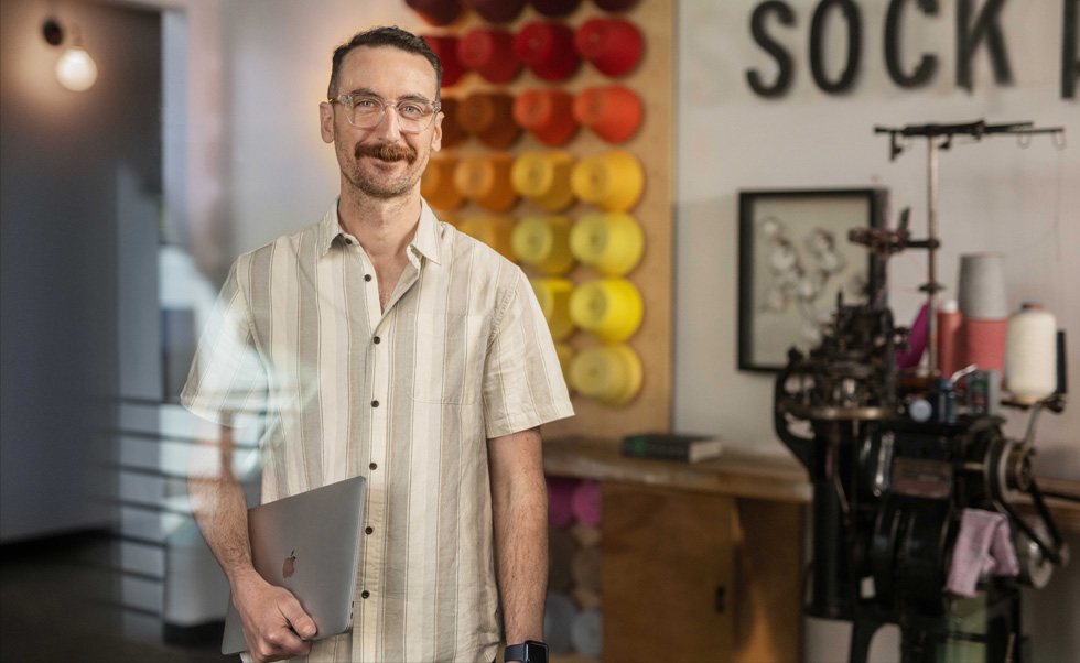 고객 성공 관리 및 전략적 파트너십 담당 부사장인 Max Williamson은 회사의 IT 부서 역할도 수행하고 있습니다.