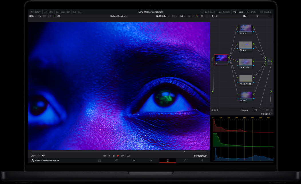 MacBook Pro ekraan rakendusega DaVinci Resolve Studio, mida kasutatakse video redigeerimiseks